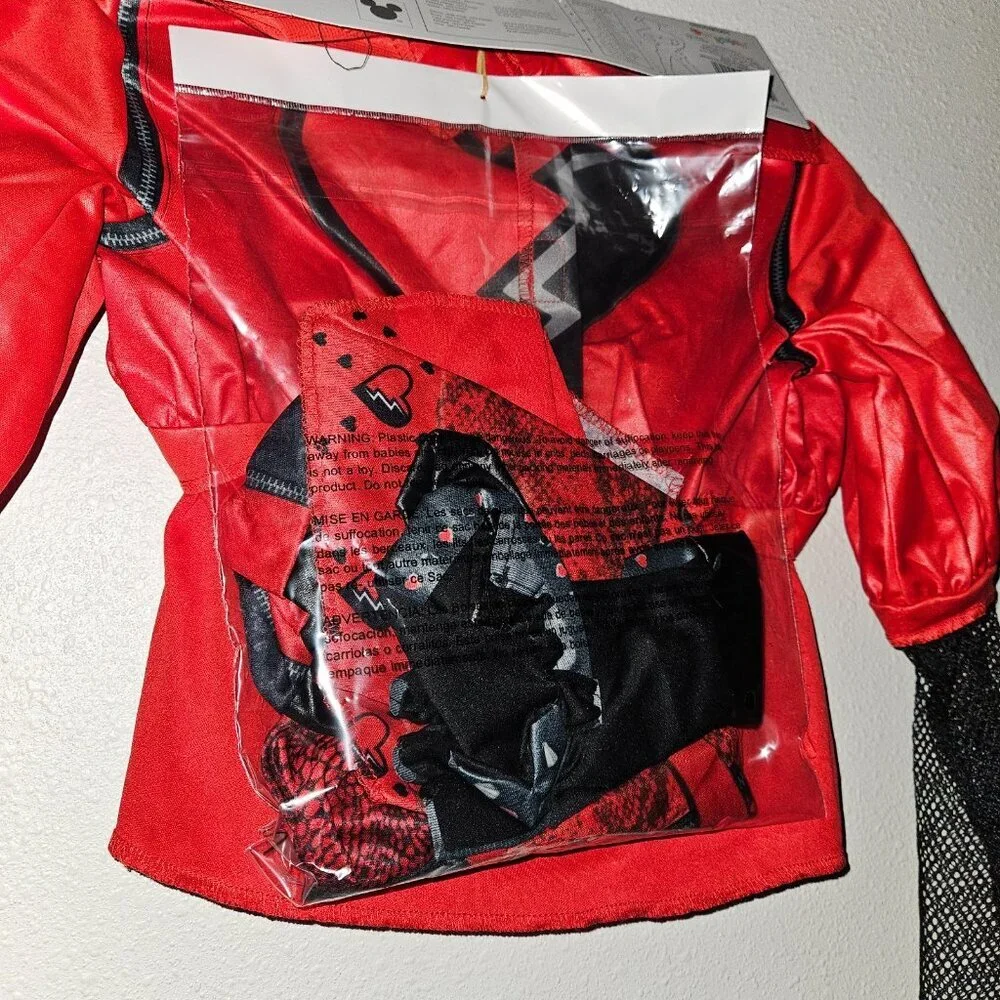 NEW Red Descendants Halloween Costume Disney Small 4-6X Jacket Pants Glovettes
